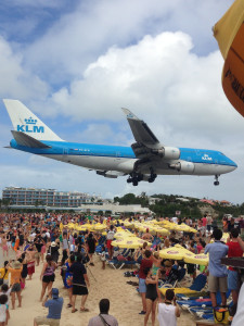 The 'Queen of the Skies' flew over a crowded beach!